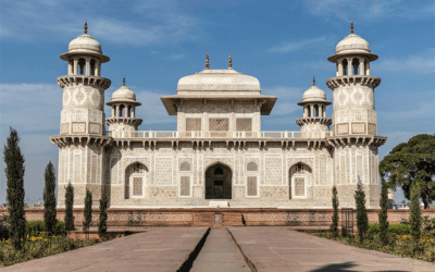 What are the best places to visit in Agra?