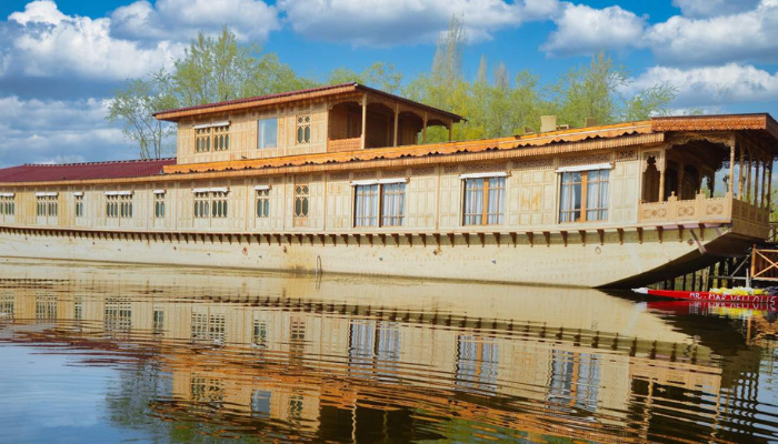 Mascot Houseboats